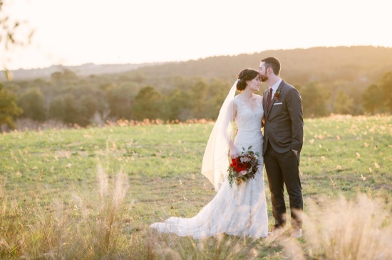 shades-of-red-rustic-wedding