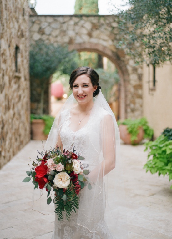 shades-of-red-rustic-wedding