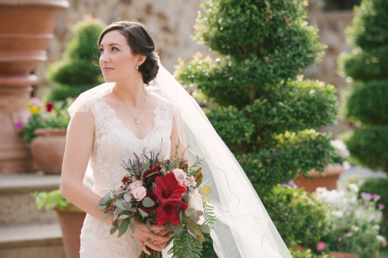 shades-of-red-rustic-wedding