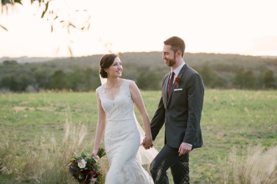 shades-of-red-rustic-wedding