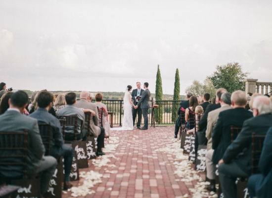 shades-of-red-rustic-wedding