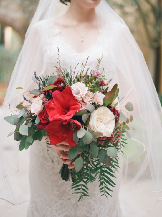 shades-of-red-rustic-wedding