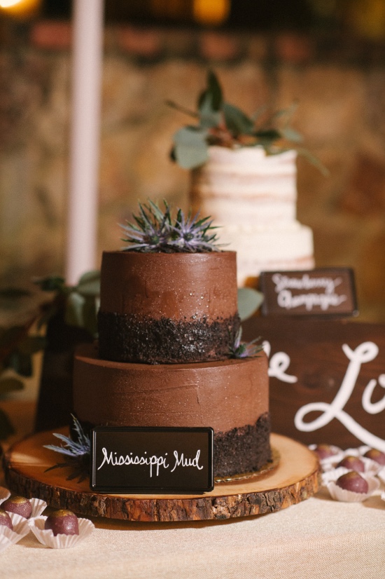 shades-of-red-rustic-wedding