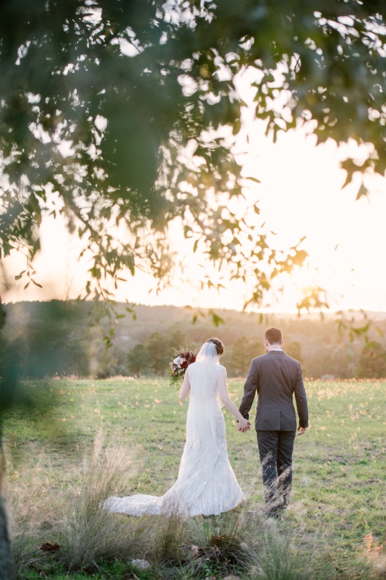 shades-of-red-rustic-wedding