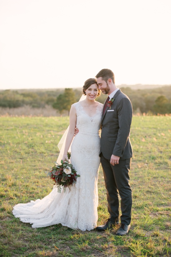 shades-of-red-rustic-wedding