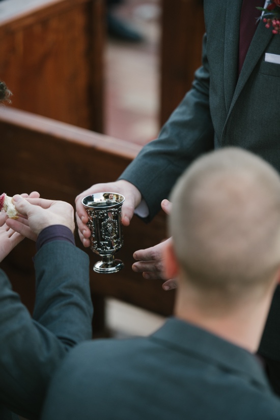 shades-of-red-rustic-wedding