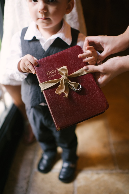 shades-of-red-rustic-wedding