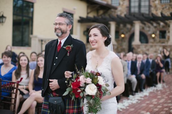 shades-of-red-rustic-wedding