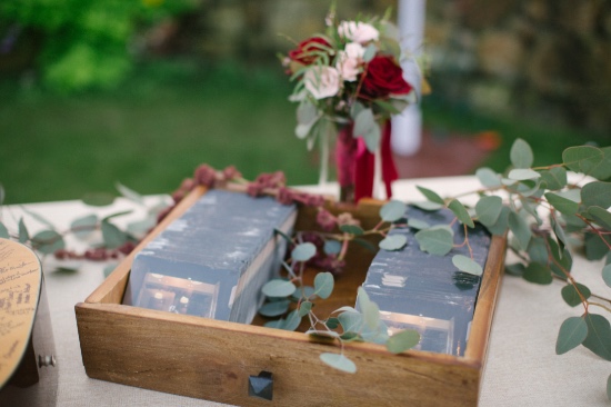 shades-of-red-rustic-wedding