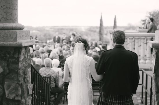 shades-of-red-rustic-wedding