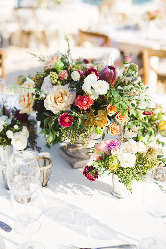 Elegant floral arrangement on a wedding table with white tablecloth