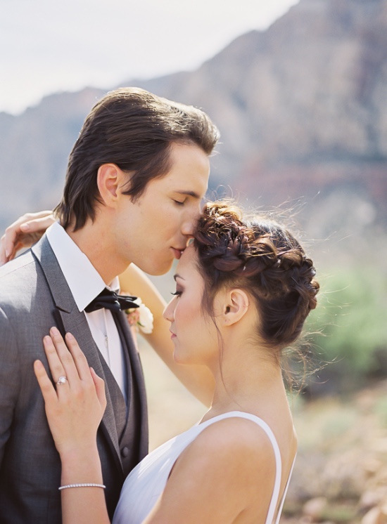 elegant-outdoor-wedding-at-red-rocks