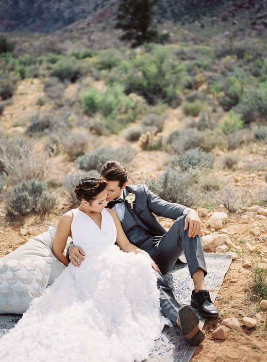 elegant-outdoor-wedding-at-red-rocks