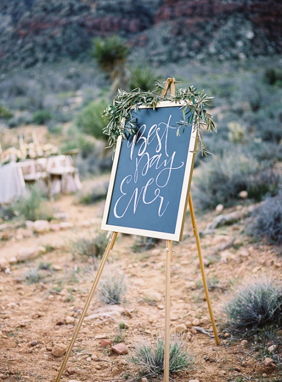 elegant-outdoor-wedding-at-red-rocks