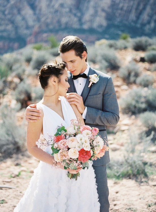 elegant-outdoor-wedding-at-red-rocks