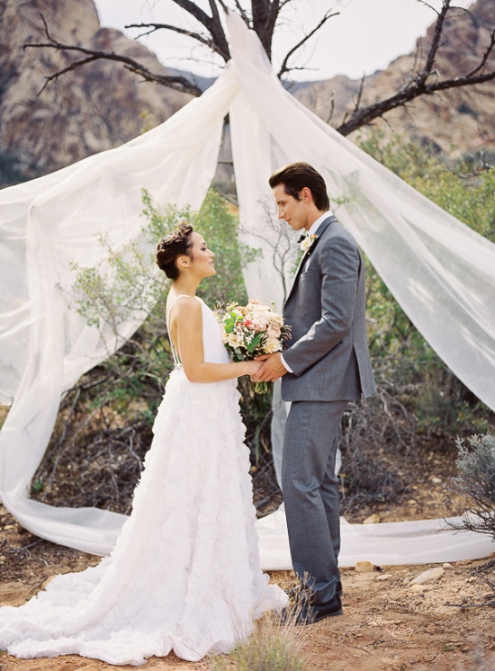 elegant-outdoor-wedding-at-red-rocks