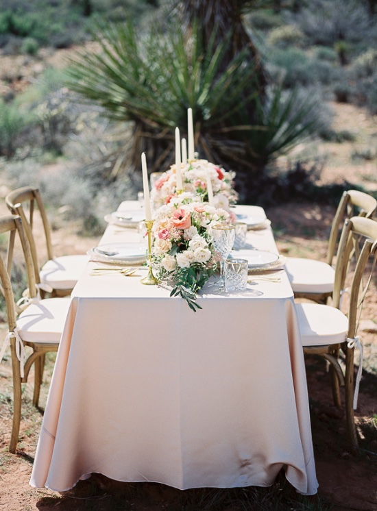 elegant-outdoor-wedding-at-red-rocks