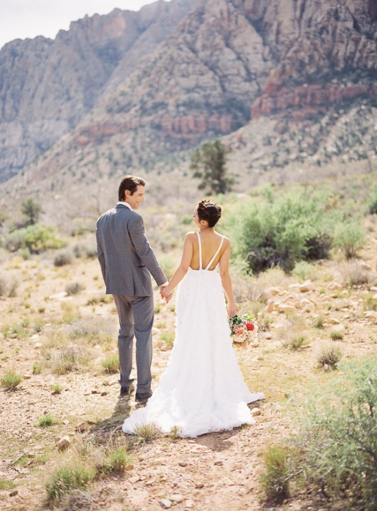 elegant-outdoor-wedding-at-red-rocks