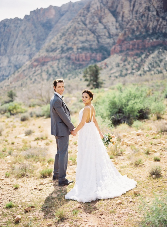 elegant-outdoor-wedding-at-red-rocks