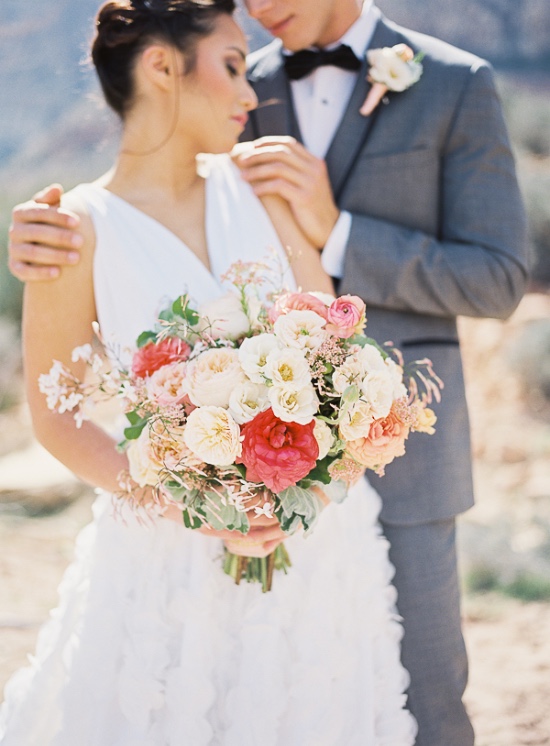 elegant-outdoor-wedding-at-red-rocks
