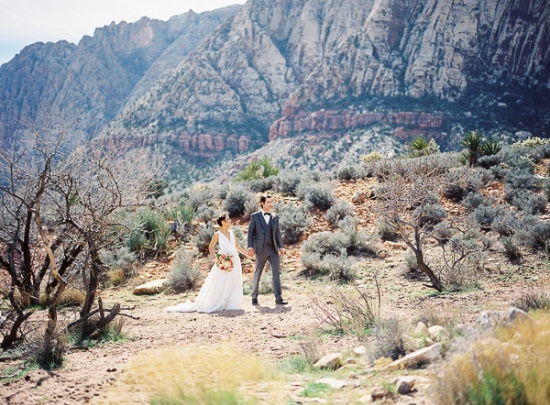 elegant-outdoor-wedding-at-red-rocks