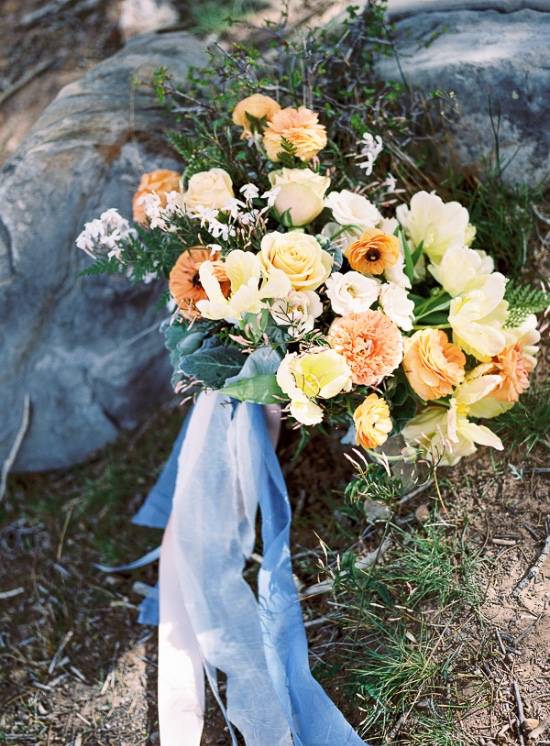 elegant-outdoor-wedding-at-red-rocks