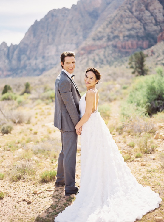 elegant-outdoor-wedding-at-red-rocks