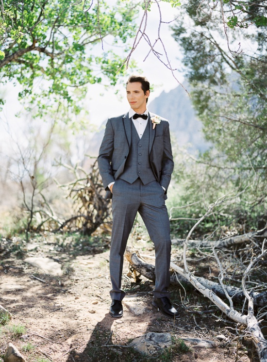 elegant-outdoor-wedding-at-red-rocks