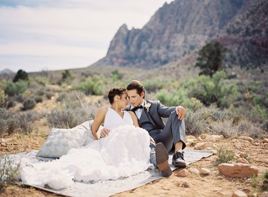 elegant-outdoor-wedding-at-red-rocks