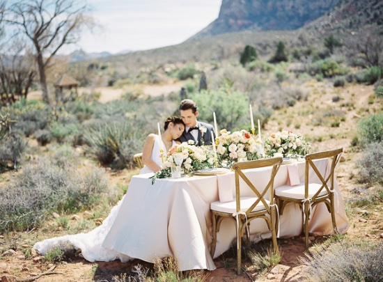 elegant-outdoor-wedding-at-red-rocks