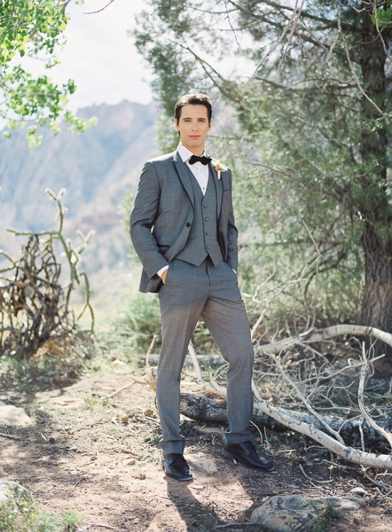 elegant-outdoor-wedding-at-red-rocks