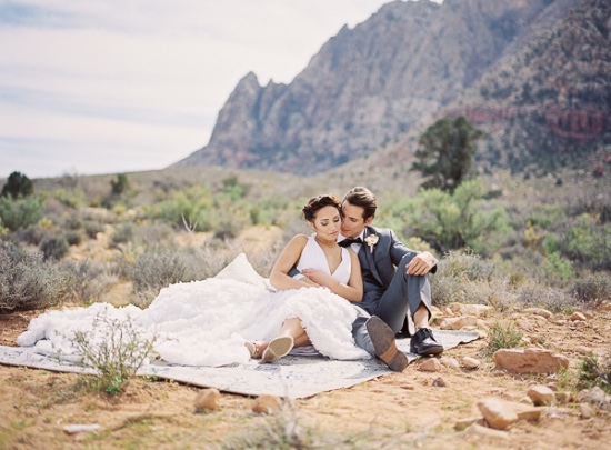 elegant-outdoor-wedding-at-red-rocks