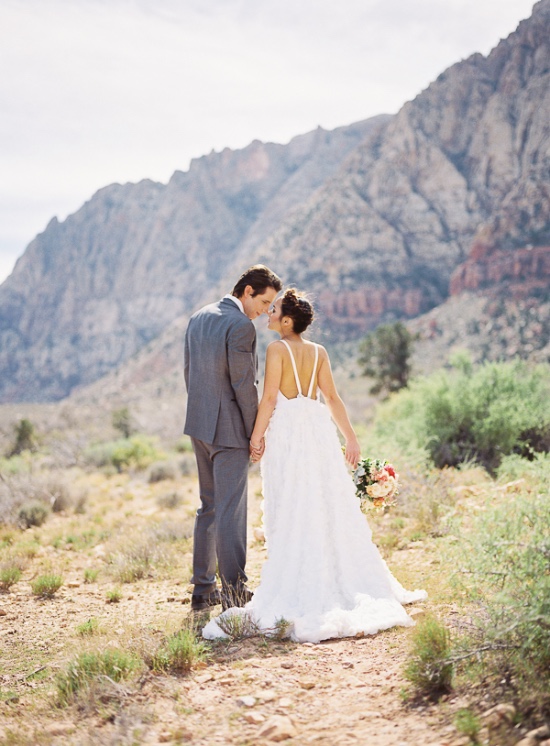 elegant-outdoor-wedding-at-red-rocks
