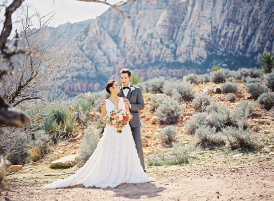 elegant-outdoor-wedding-at-red-rocks