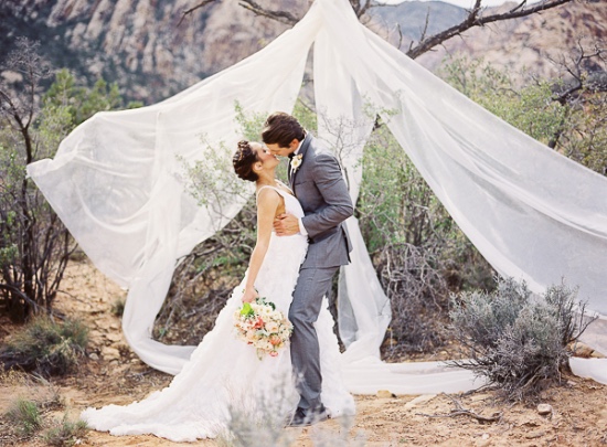 elegant-outdoor-wedding-at-red-rocks