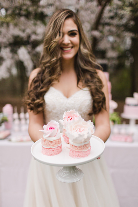 ombre mini naked cakes topped with flowers