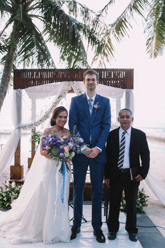 royal-blue-beach-wedding