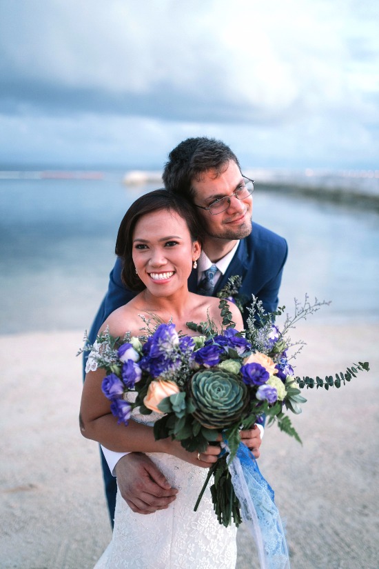 royal-blue-beach-wedding