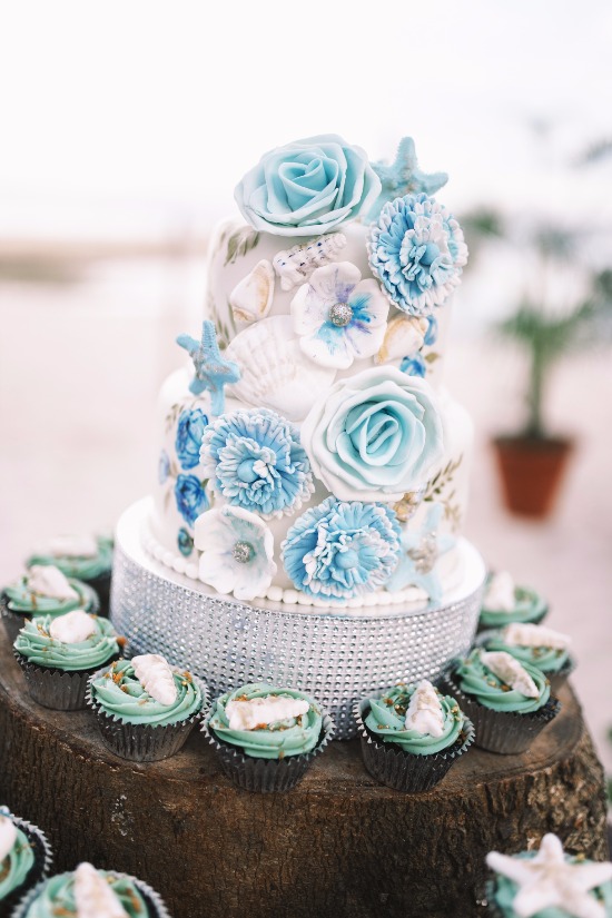 royal-blue-beach-wedding