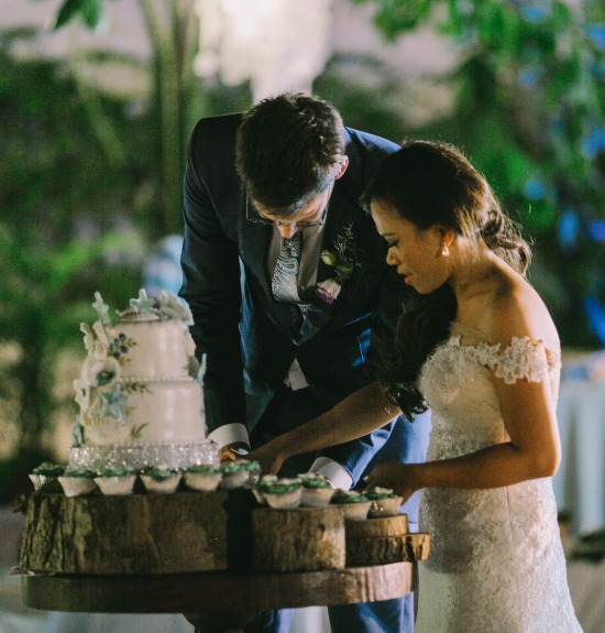 royal-blue-beach-wedding