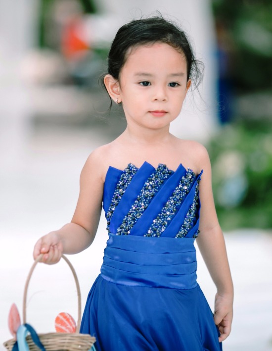royal-blue-beach-wedding