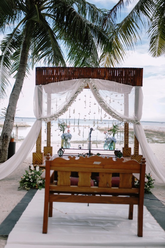 royal-blue-beach-wedding