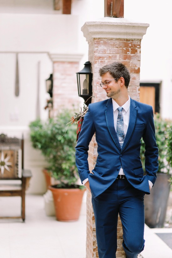 royal-blue-beach-wedding