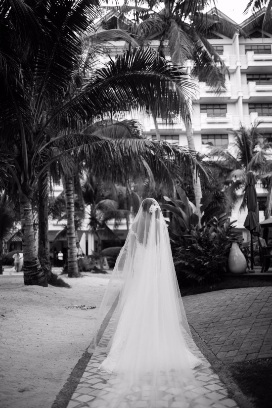 royal-blue-beach-wedding