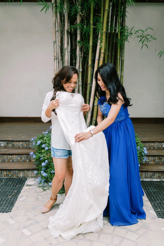 royal-blue-beach-wedding