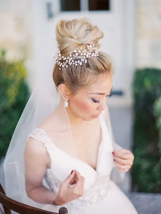 Elegant bride wearing a pearl hairpiece and veil on her wedding day