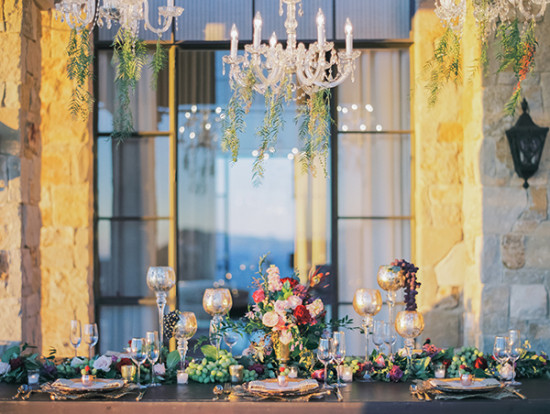 Elegant wedding table setting with flowers and chandeliers