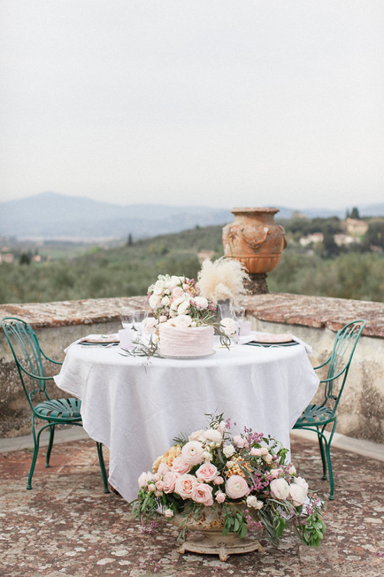 Romantic sweetheart table