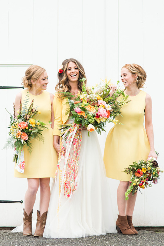 yellow bridesmaids with bouquets