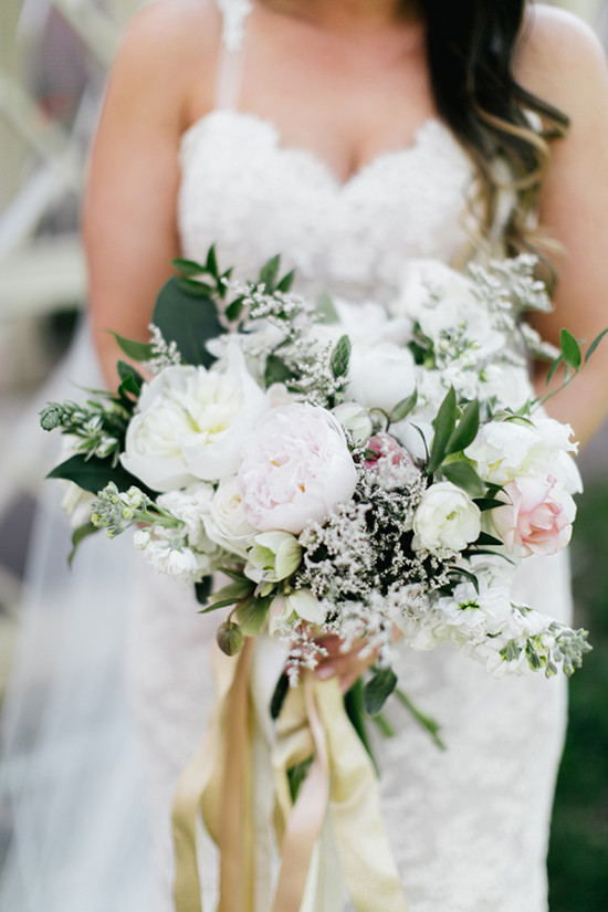 subtle white and pink wedding bouquet